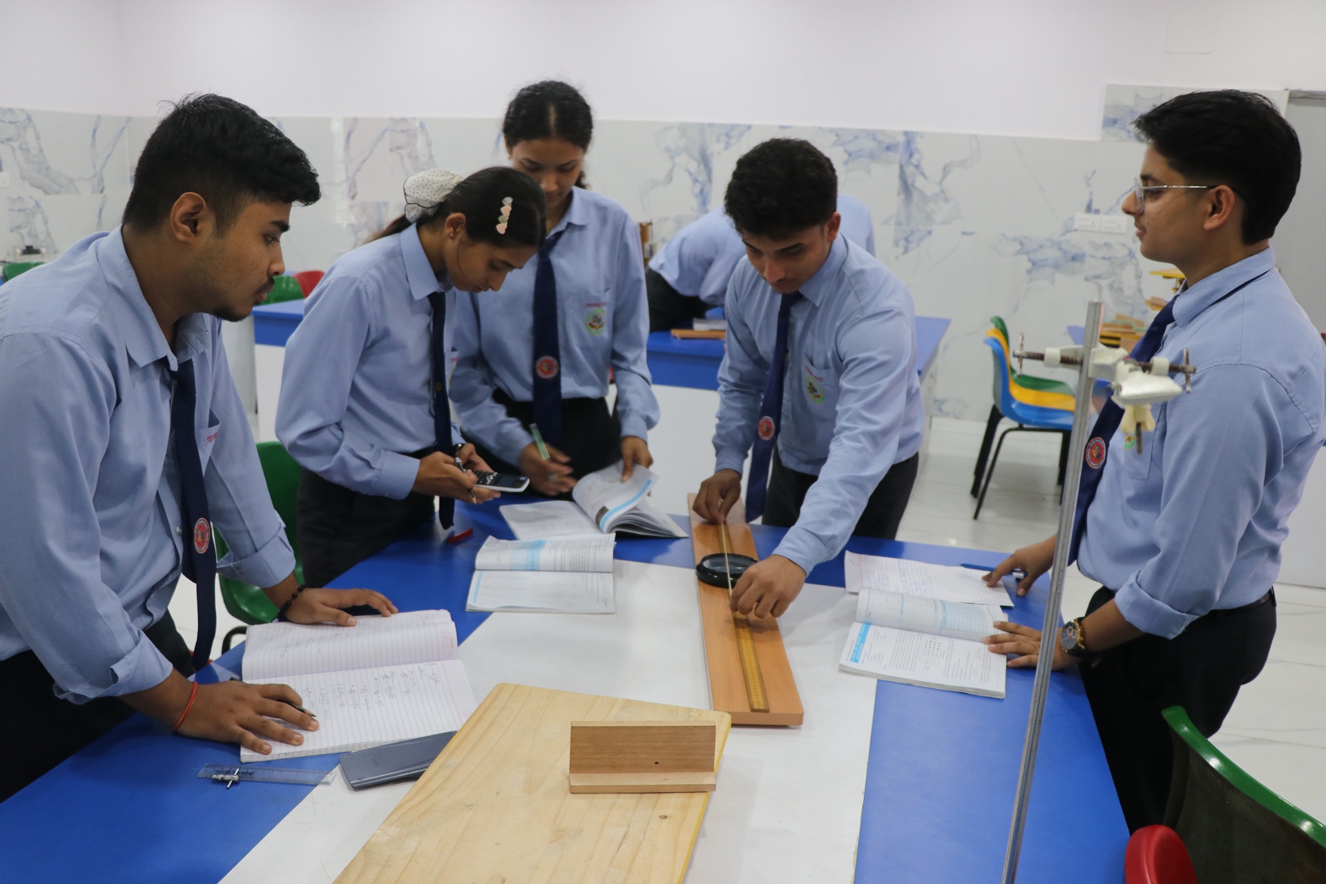 Measuring magnetic deflections and documenting lab findings